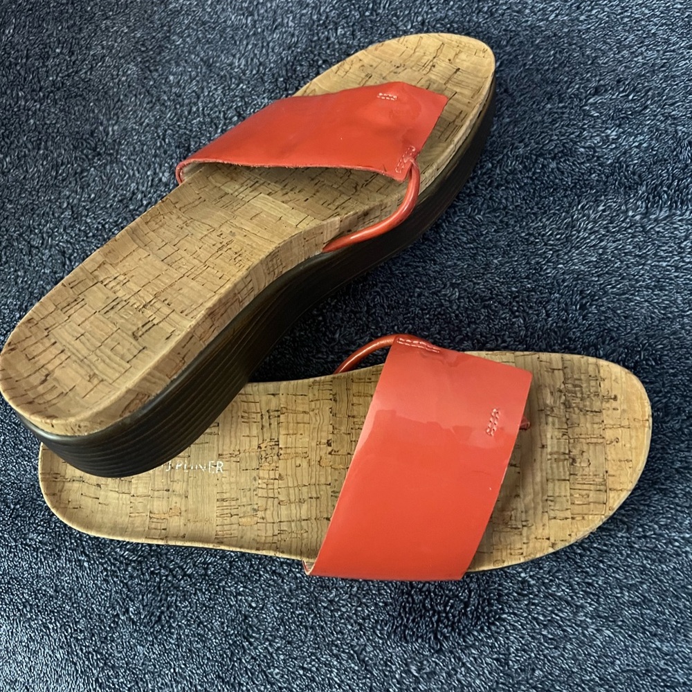 Donald J Pliner orangey-red patent Fifi style sandals. Size 9